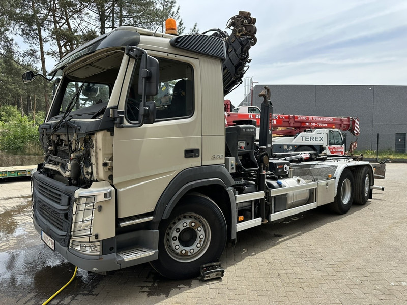 Volvo FM 370 6x2 HOOKLIFT 21T + CRANE HIAB 144 E-4 HIDUO - ENGINE / GEARBOX OK - CHASSIS OK - RUNNING + DRIVING - BE TRUCK - 후크 리프트 트럭, 크레인 트럭 : 사진 4 Volvo FM 370 6x2 HOOKLIFT 21T + CRANE HIAB 144 E-4 HIDUO - ENGINE / GEARBOX OK - CHASSIS OK - RUNNING + DRIVING - BE TRUCK - 후크 리프트 트럭, 크레인 트럭 : 사진 4