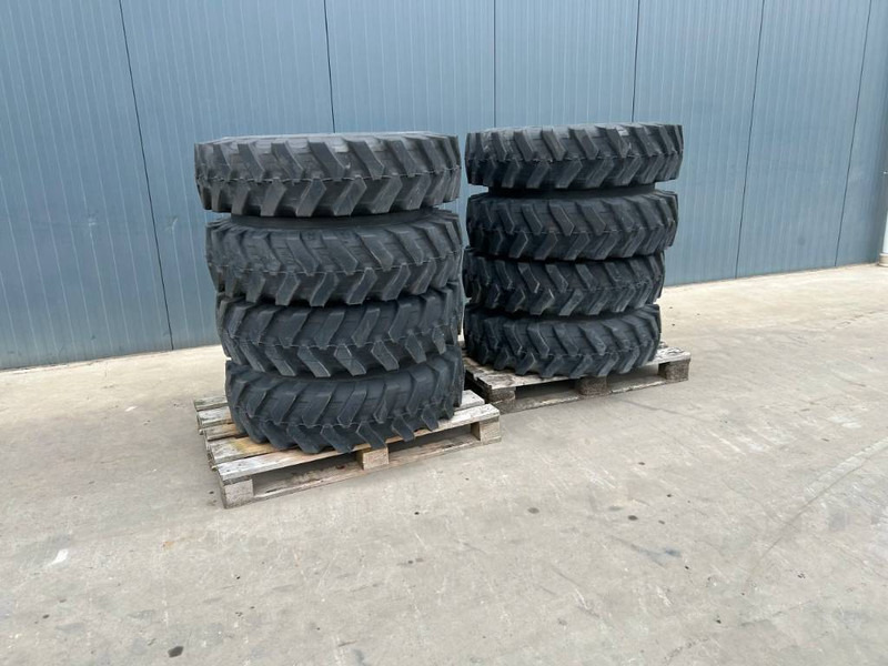 Bridgestone 1000 x 20 Set / 10.00 x 20: 4x2 Tyres - 휠 및 타이어 건설기계 용 : 사진 1 Bridgestone 1000 x 20 Set / 10.00 x 20: 4x2 Tyres - 휠 및 타이어 건설기계 용 : 사진 1