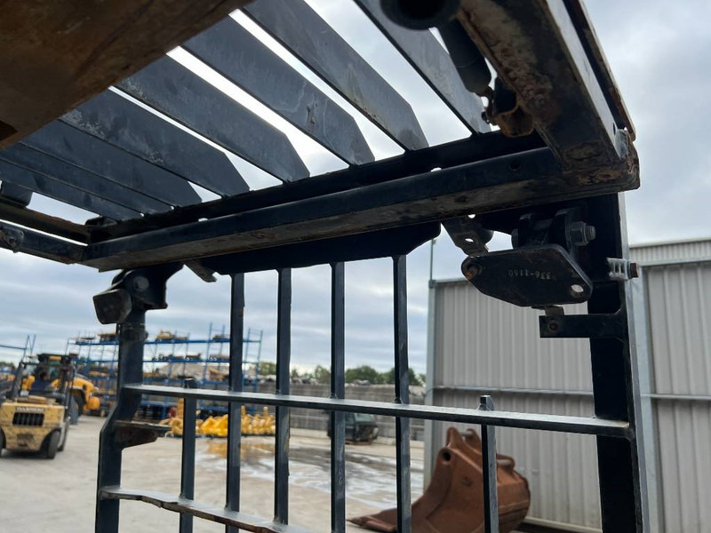 Cat 313E / M315F / 320F / 323E / 325F / 329E / 330F / - 운전실 및 내부 건설기계 용 : 사진 4 Cat 313E / M315F / 320F / 323E / 325F / 329E / 330F / - 운전실 및 내부 건설기계 용 : 사진 4