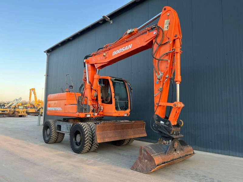 Doosan DX170W - 휠 굴삭기 : 사진 2 Doosan DX170W - 휠 굴삭기 : 사진 2
