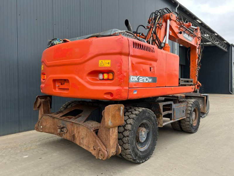Doosan DX210W - 휠 굴삭기 : 사진 4 Doosan DX210W - 휠 굴삭기 : 사진 4