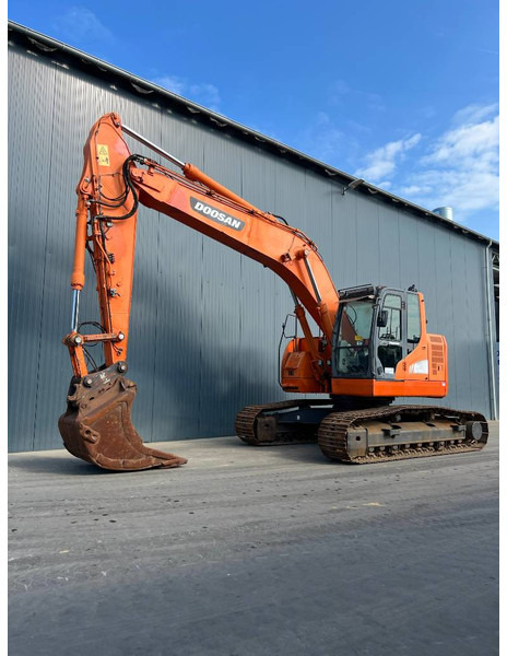 Doosan DX235LCR - 크롤러 굴삭기 : 사진 1 Doosan DX235LCR - 크롤러 굴삭기 : 사진 1