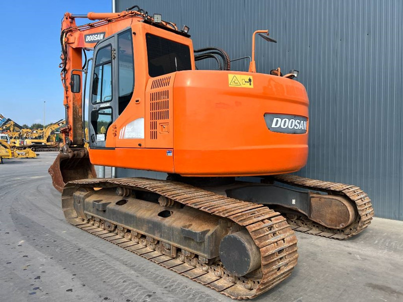 Doosan DX235LCR - 크롤러 굴삭기 : 사진 4 Doosan DX235LCR - 크롤러 굴삭기 : 사진 4