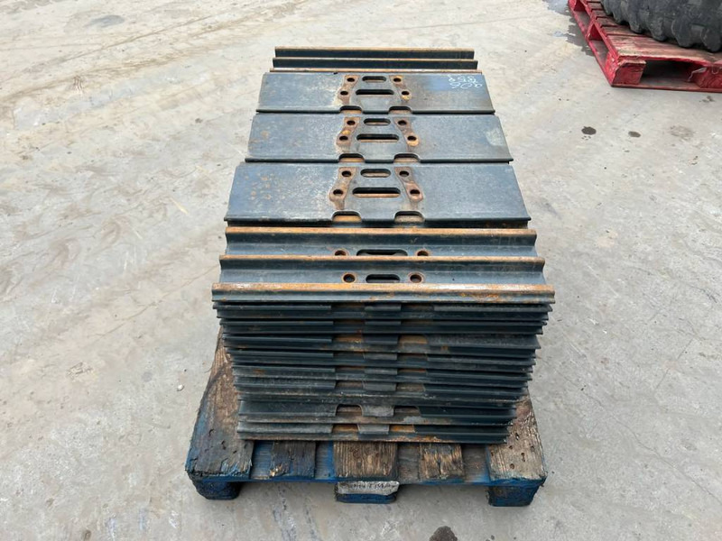 Hyundai R210 / R215 / R220 Shoes 3 Grouser 600mm - 프레임/ 시 건설기계 용 : 사진 4 Hyundai R210 / R215 / R220 Shoes 3 Grouser 600mm - 프레임/ 시 건설기계 용 : 사진 4