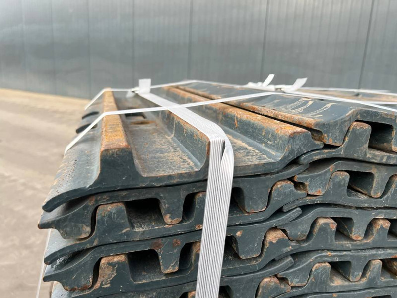 Hyundai R210 / R215 / R220 Shoes - 프레임/ 시 건설기계 용 : 사진 3 Hyundai R210 / R215 / R220 Shoes - 프레임/ 시 건설기계 용 : 사진 3