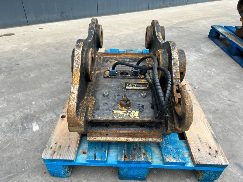 KLEPP MEK KM70 - S70- 323D - 퀵 커플러 건설기계 용 : 사진 2 KLEPP MEK KM70 - S70- 323D - 퀵 커플러 건설기계 용 : 사진 2