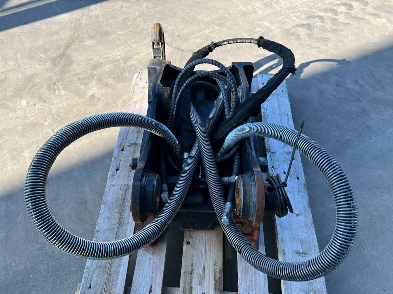 OilQuick OQ65 - 311F / 313F / 315F - 퀵 커플러 건설기계 용 : 사진 5 OilQuick OQ65 - 311F / 313F / 315F - 퀵 커플러 건설기계 용 : 사진 5