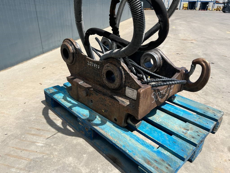 OilQuick OQ70/55 - 323E - 퀵 커플러 건설기계 용 : 사진 3 OilQuick OQ70/55 - 323E - 퀵 커플러 건설기계 용 : 사진 3