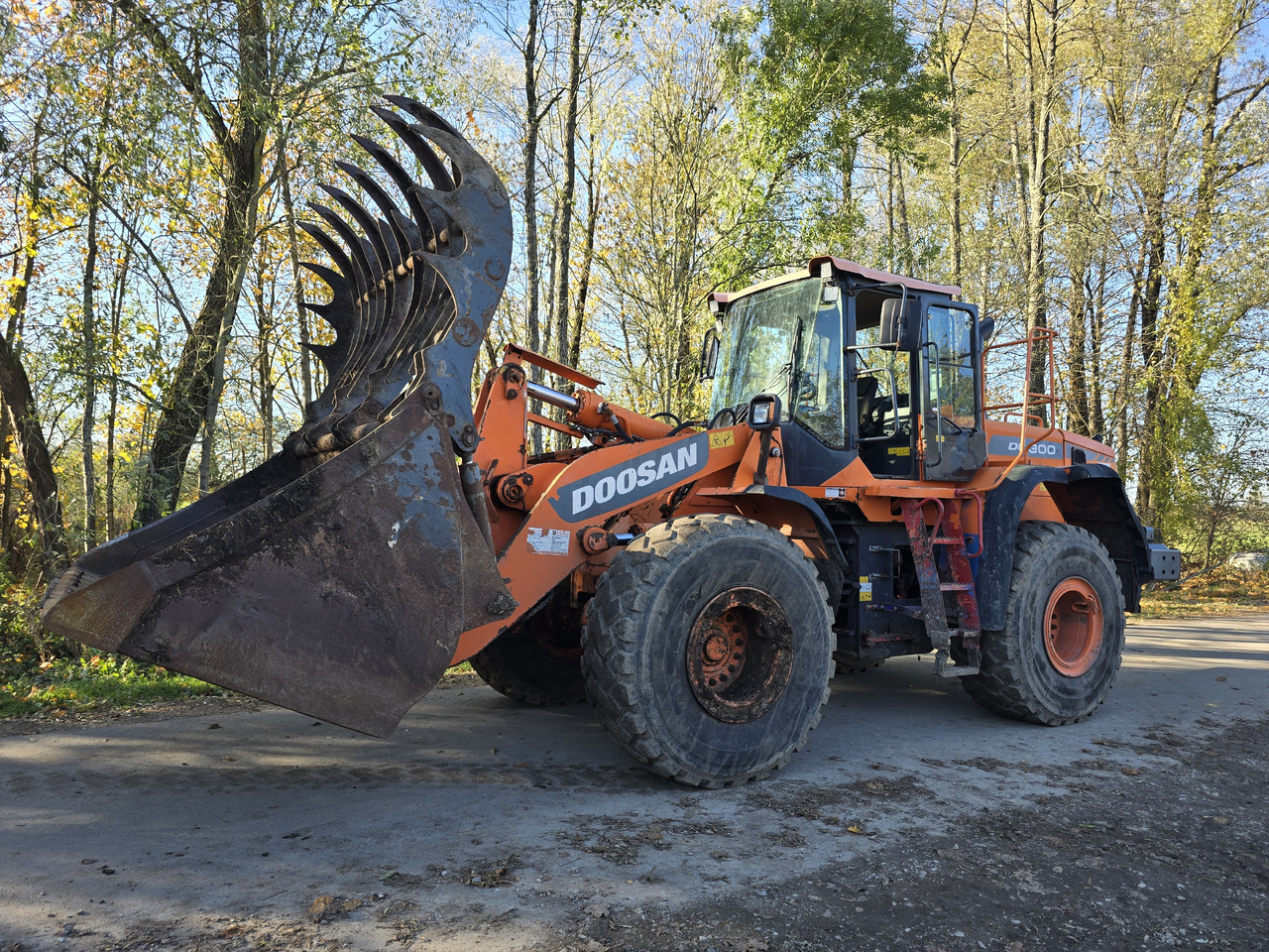 DOOSAN DL300-3 z WAGĄ - 휠 로더 : 사진 1 DOOSAN DL300-3 z WAGĄ - 휠 로더 : 사진 1