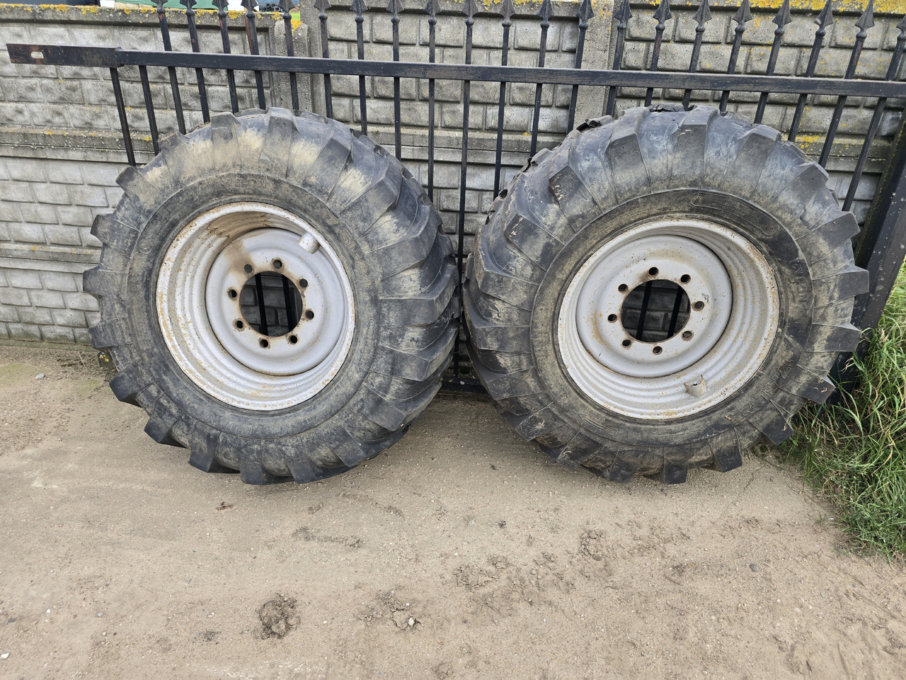 FORERUNNER 17.5 - 24 - 휠 및 타이어 패키지 농업용 기계 용 : 사진 1 FORERUNNER 17.5 - 24 - 휠 및 타이어 패키지 농업용 기계 용 : 사진 1