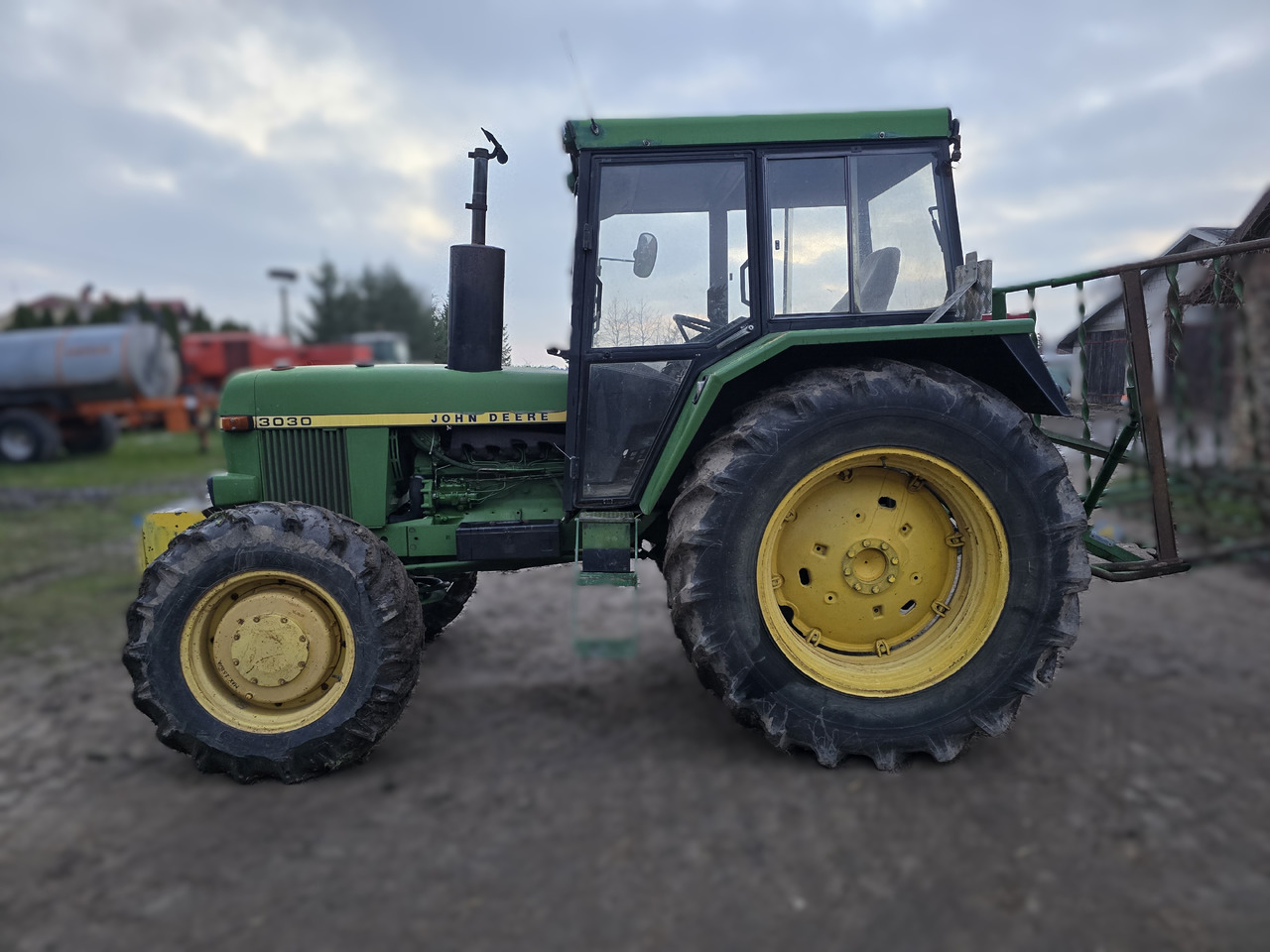 JOHN DEERE 3030E - 장궤형 트랙터 : 사진 4 JOHN DEERE 3030E - 장궤형 트랙터 : 사진 4