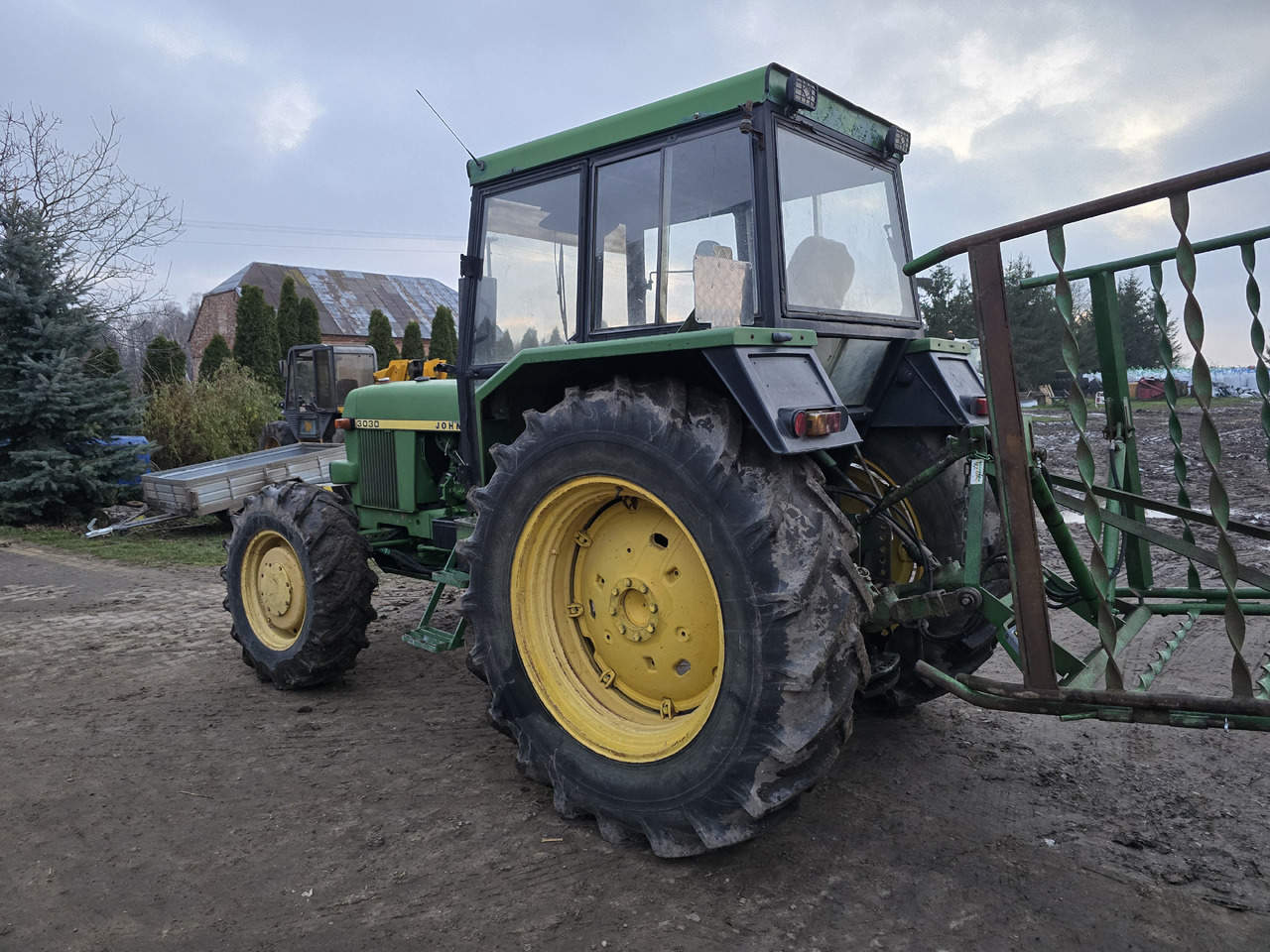 JOHN DEERE 3030E - 장궤형 트랙터 : 사진 5 JOHN DEERE 3030E - 장궤형 트랙터 : 사진 5