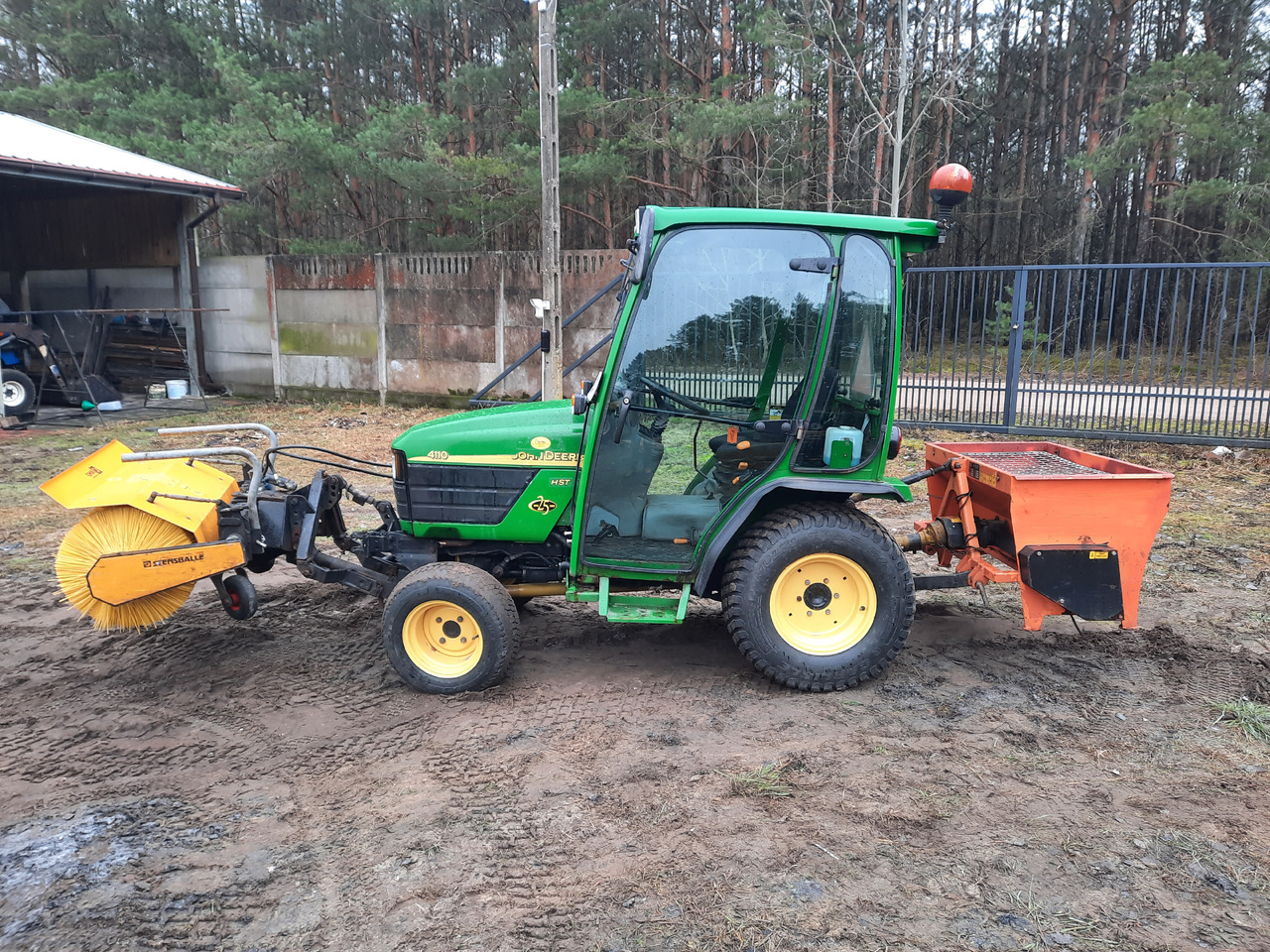JOHN DEERE 4110 - 장궤형 트랙터 : 사진 3 JOHN DEERE 4110 - 장궤형 트랙터 : 사진 3