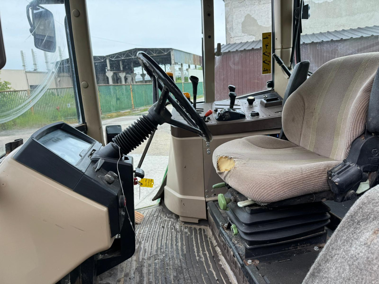 JOHN DEERE 6110 - 장궤형 트랙터 : 사진 3 JOHN DEERE 6110 - 장궤형 트랙터 : 사진 3