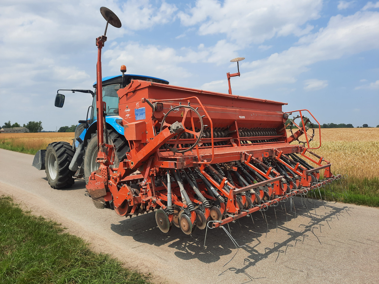 KUHN HR4003D INTEGRA 4000 - 콤바인 : 사진 1 KUHN HR4003D INTEGRA 4000 - 콤바인 : 사진 1