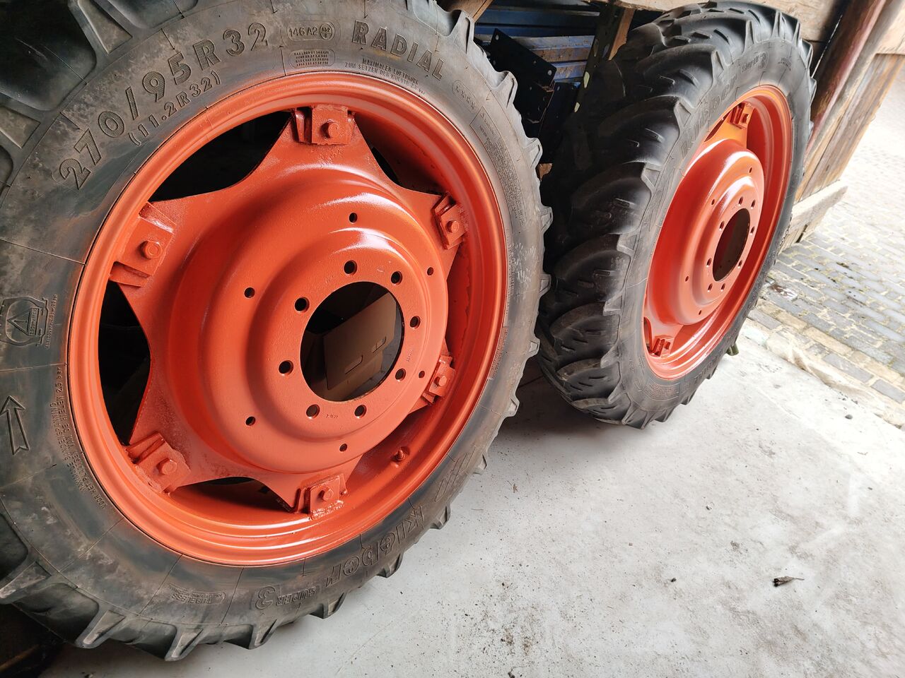 Kleber, Taurus 11.2 R32 (270/95 R32), 9.5 R48 - 휠 및 타이어 패키지 농업용 기계 용 : 사진 3 Kleber, Taurus 11.2 R32 (270/95 R32), 9.5 R48 - 휠 및 타이어 패키지 농업용 기계 용 : 사진 3
