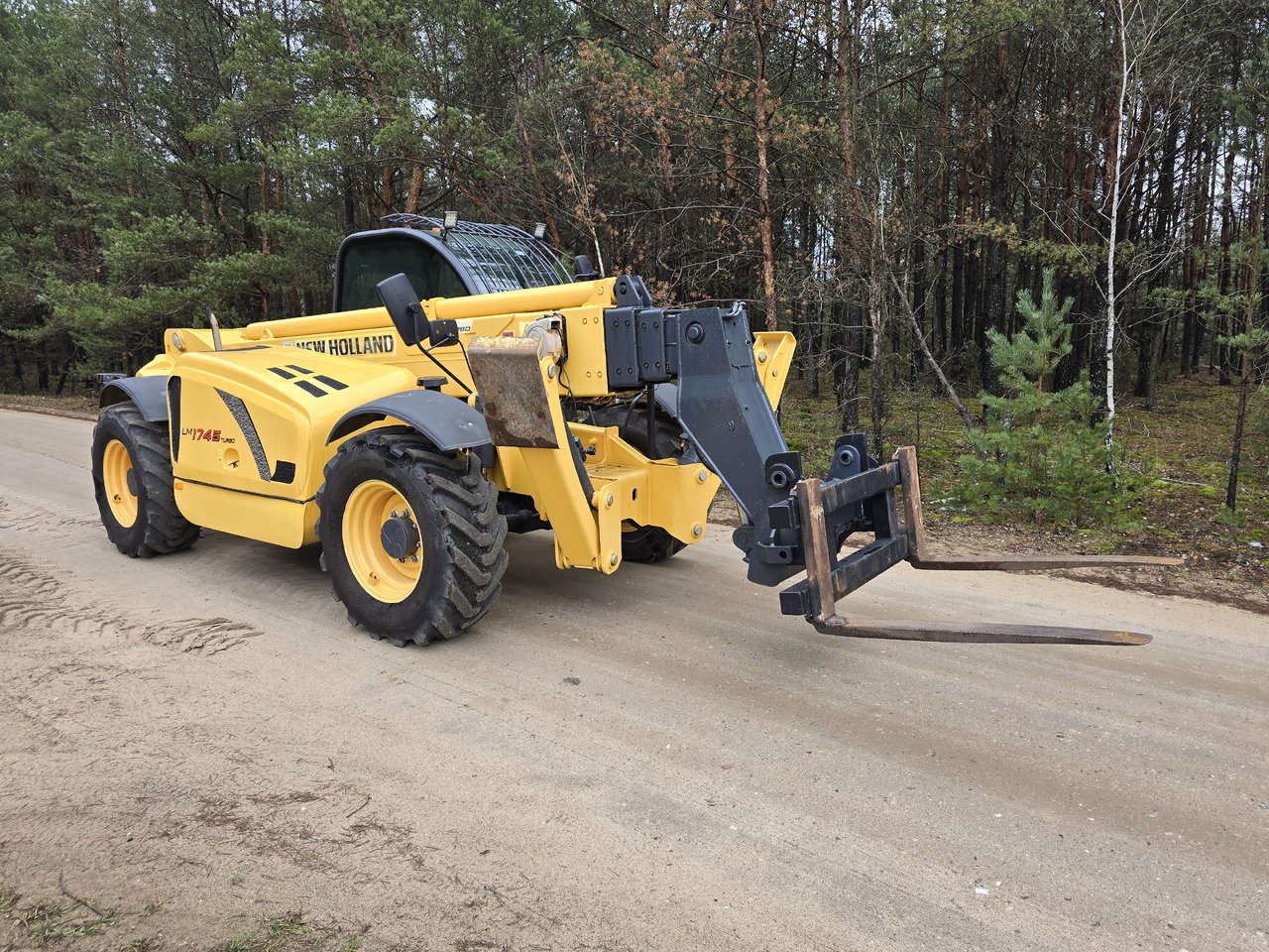 NEW HOLLAND LM 1745 Turbo - 휠 로더 : 사진 2 NEW HOLLAND LM 1745 Turbo - 휠 로더 : 사진 2