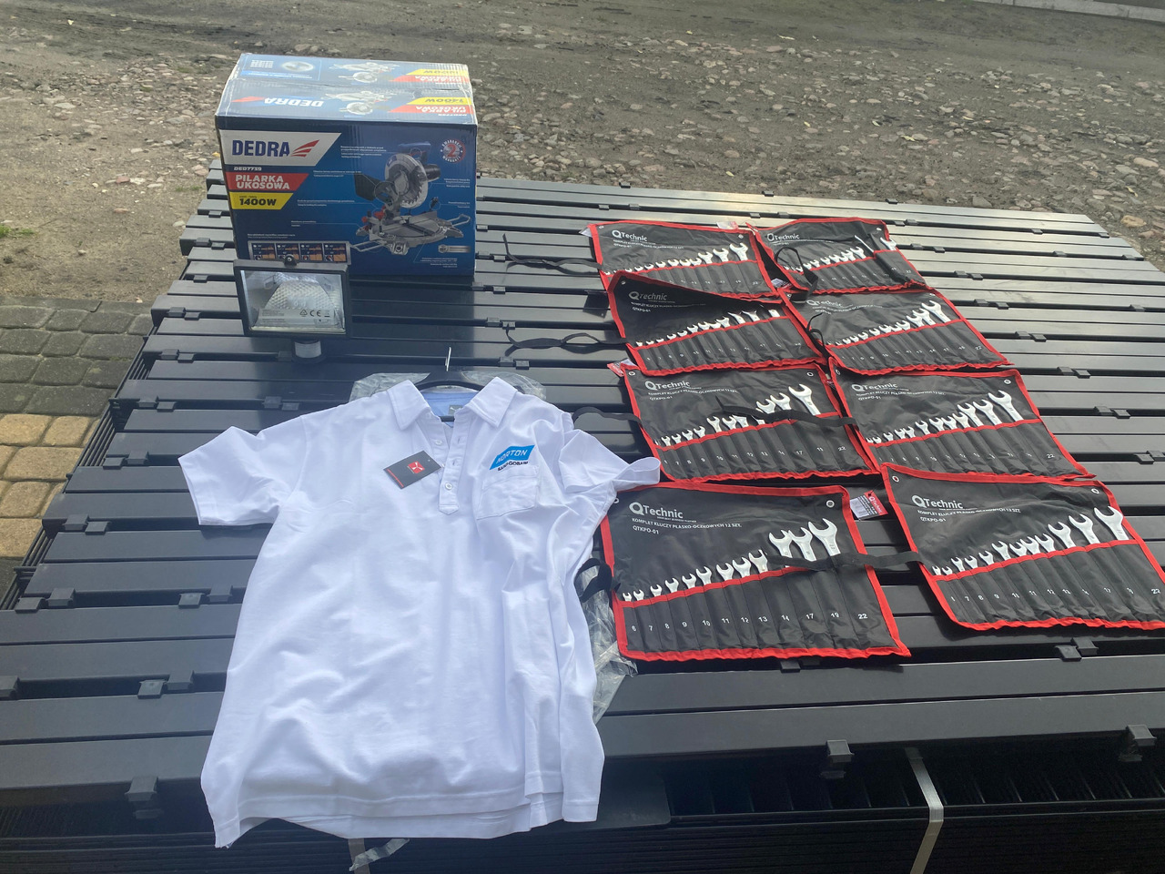 Norton, Dedra ukośnica, zestaw kluczy, lampa z czujnikiem, koszulka Polo - 기타 기계 : 사진 1 Norton, Dedra ukośnica, zestaw kluczy, lampa z czujnikiem, koszulka Polo - 기타 기계 : 사진 1