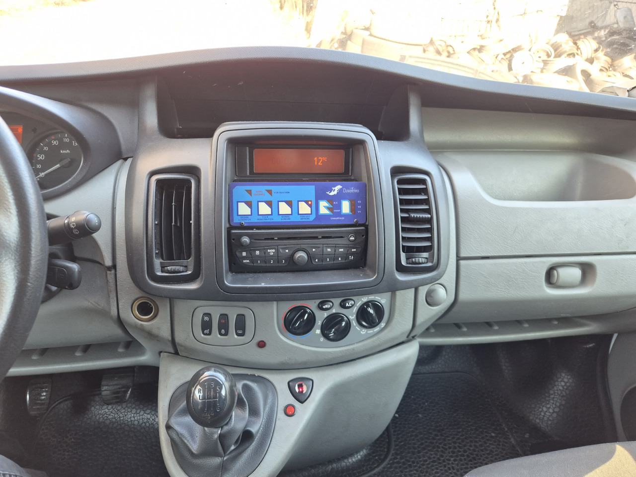 RENAULT Trafic 2.0 dCi 115 KM - 구급차 : 사진 2 RENAULT Trafic 2.0 dCi 115 KM - 구급차 : 사진 2