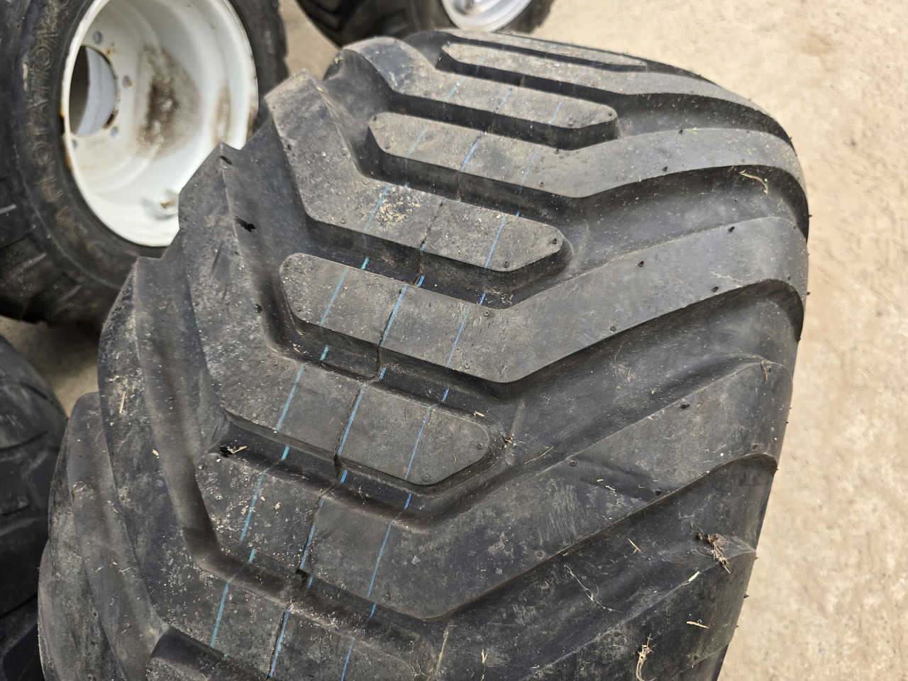 STARCO 480/45-17 - 휠 및 타이어 패키지 농업용 기계 용 : 사진 4 STARCO 480/45-17 - 휠 및 타이어 패키지 농업용 기계 용 : 사진 4