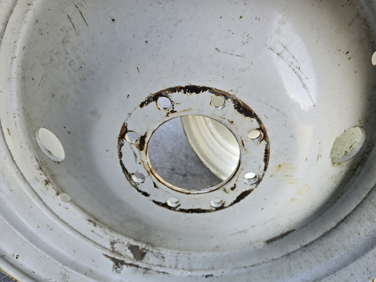 Titan W15LX28, piasta 150 mm - 휠 및 타이어 패키지 농업용 기계 용 : 사진 5 Titan W15LX28, piasta 150 mm - 휠 및 타이어 패키지 농업용 기계 용 : 사진 5