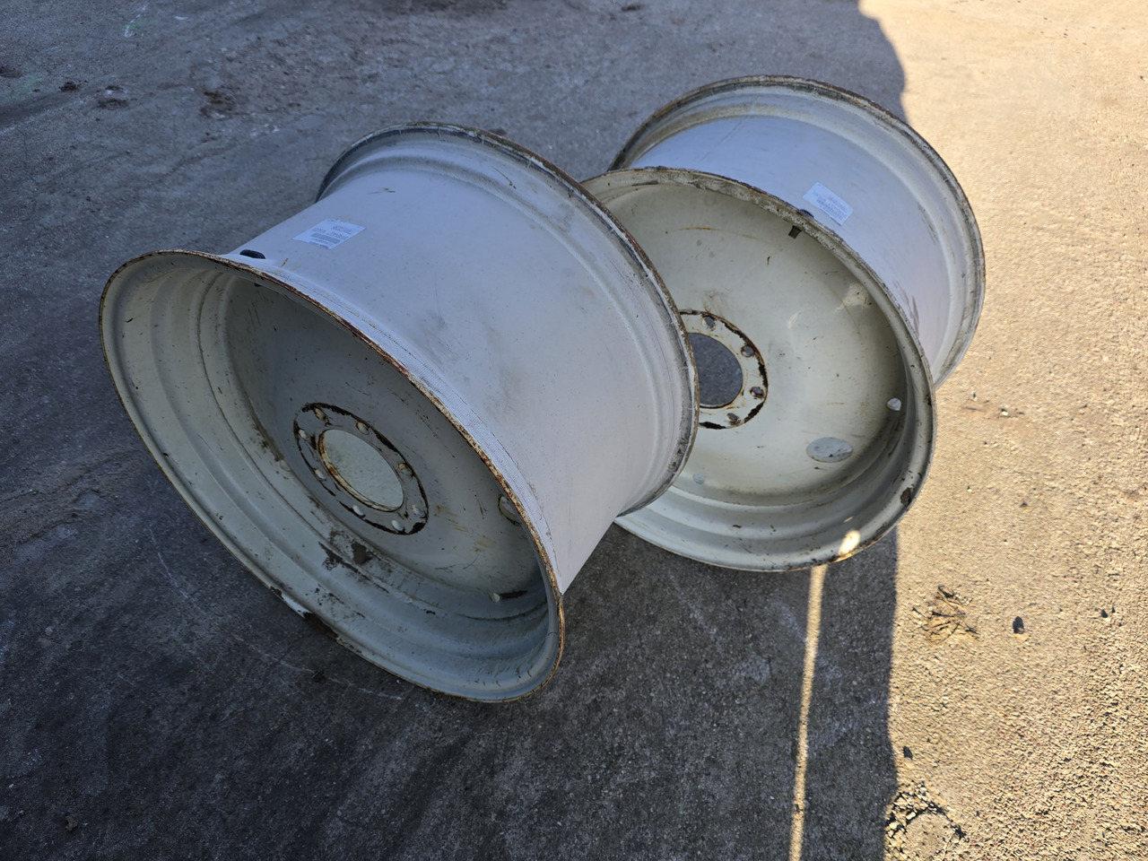 Titan W15LX28, piasta 150 mm - 휠 및 타이어 패키지 농업용 기계 용 : 사진 1 Titan W15LX28, piasta 150 mm - 휠 및 타이어 패키지 농업용 기계 용 : 사진 1