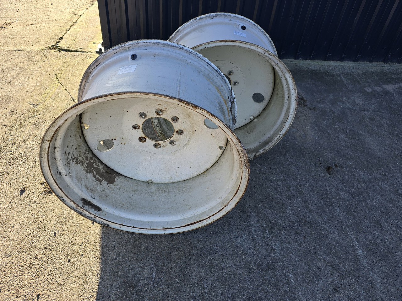 Titan W15LX28, piasta 150 mm - 휠 및 타이어 패키지 농업용 기계 용 : 사진 4 Titan W15LX28, piasta 150 mm - 휠 및 타이어 패키지 농업용 기계 용 : 사진 4