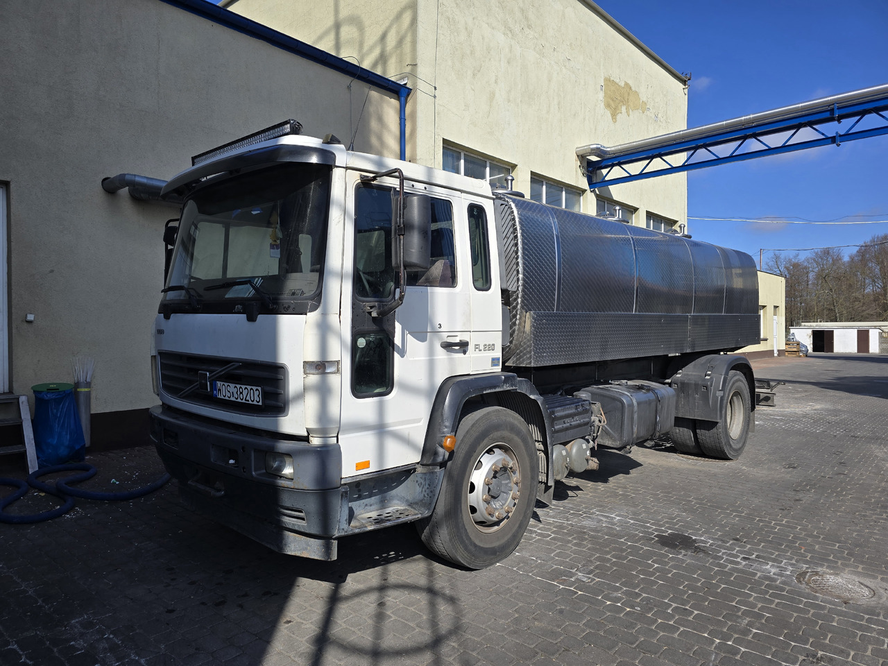 VOLVO FL 220 - 유조트럭 : 사진 2 VOLVO FL 220 - 유조트럭 : 사진 2