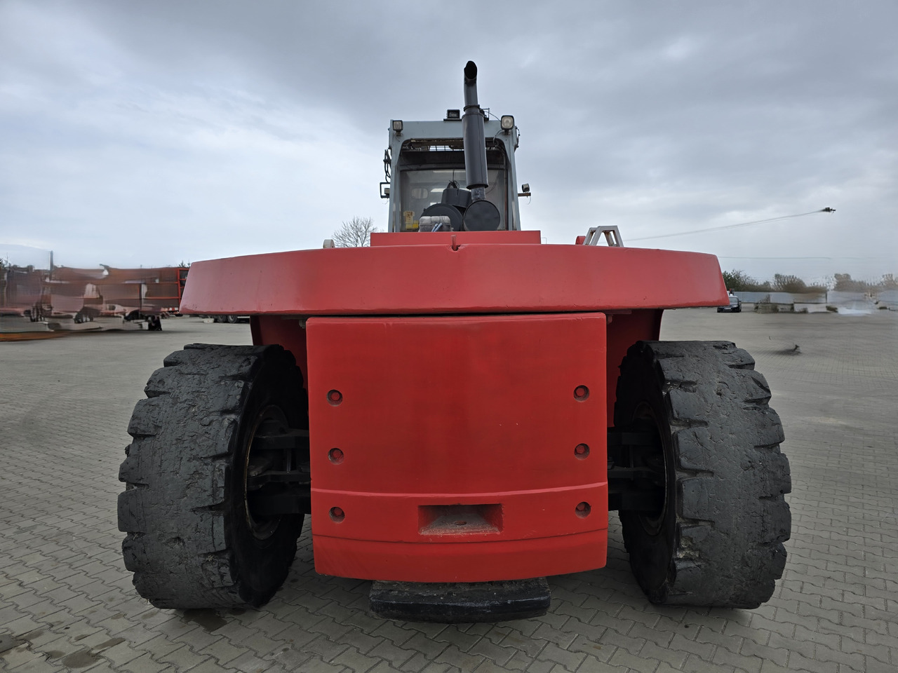 Kalmar KALMAR DCD420-12 - 컨테이너 운반 장치/ 스와프 보디 트럭 : 사진 5 Kalmar KALMAR DCD420-12 - 컨테이너 운반 장치/ 스와프 보디 트럭 : 사진 5