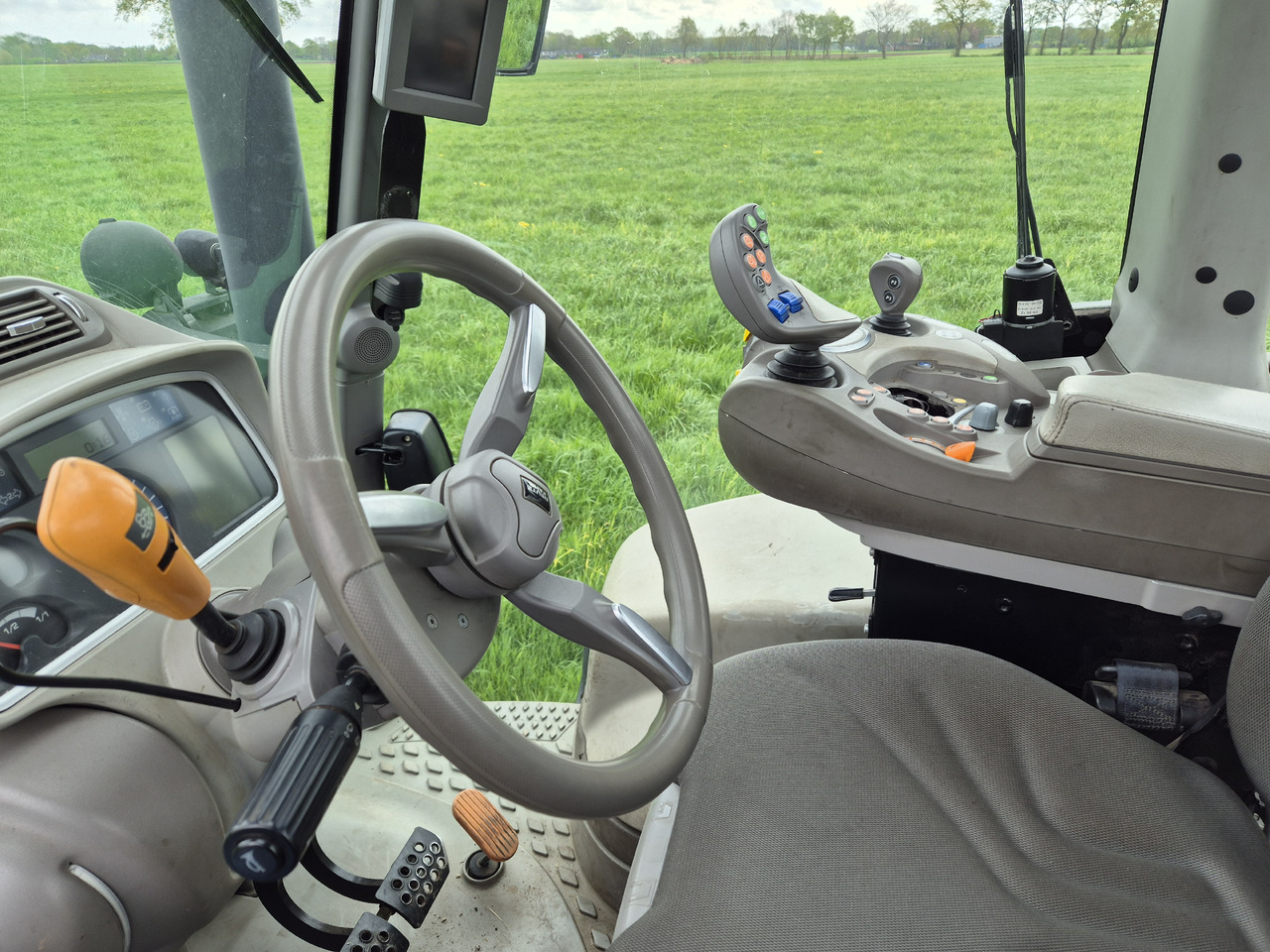 Deutz Fahr 6180 TTV FH+FA - 장궤형 트랙터 : 사진 4 Deutz Fahr 6180 TTV FH+FA - 장궤형 트랙터 : 사진 4