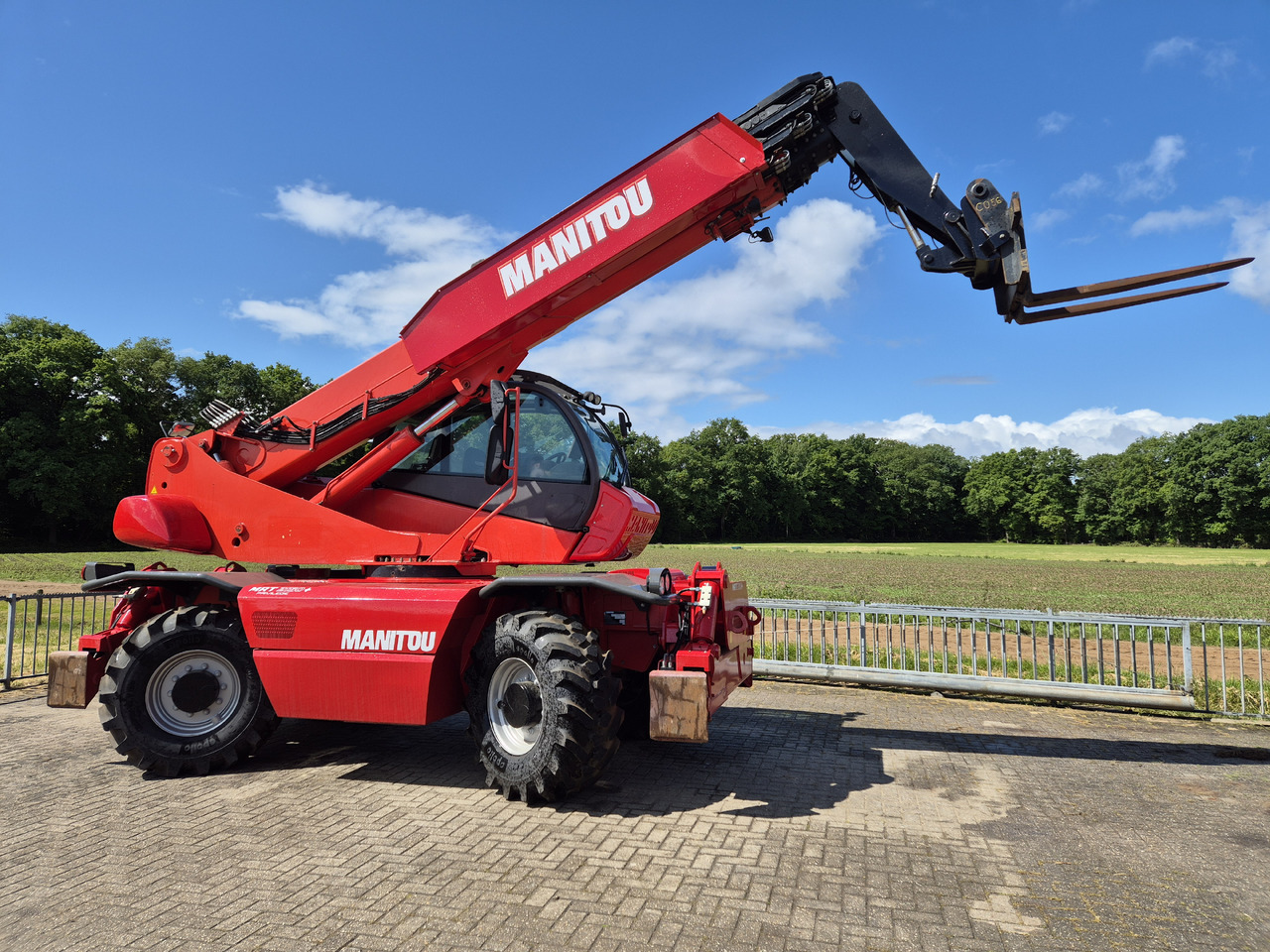 Manitou MRT 2150 plus privilege - 텔레스코픽 핸들러 : 사진 2 Manitou MRT 2150 plus privilege - 텔레스코픽 핸들러 : 사진 2