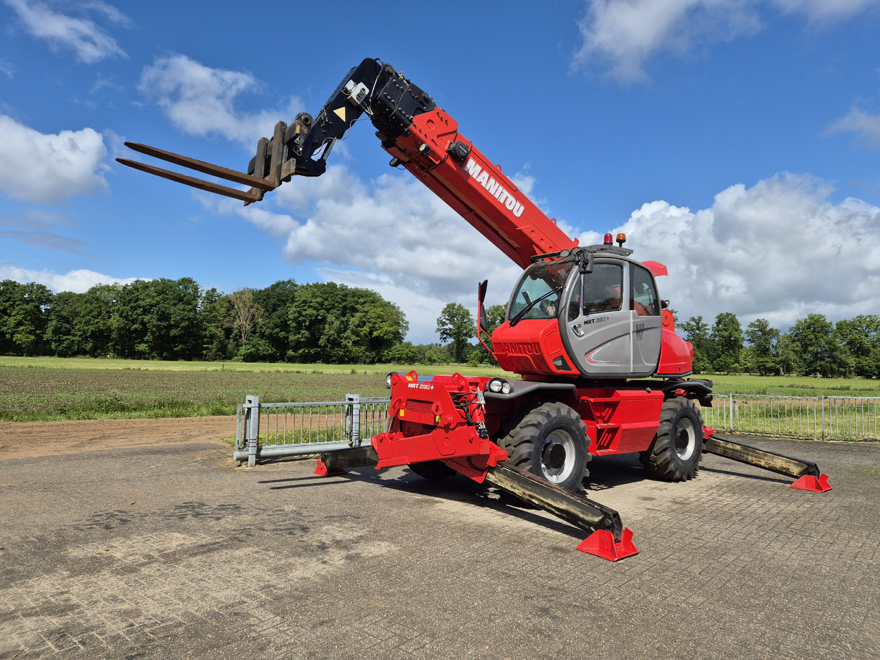 Manitou MRT 2150 plus privilege - 텔레스코픽 핸들러 : 사진 1 Manitou MRT 2150 plus privilege - 텔레스코픽 핸들러 : 사진 1