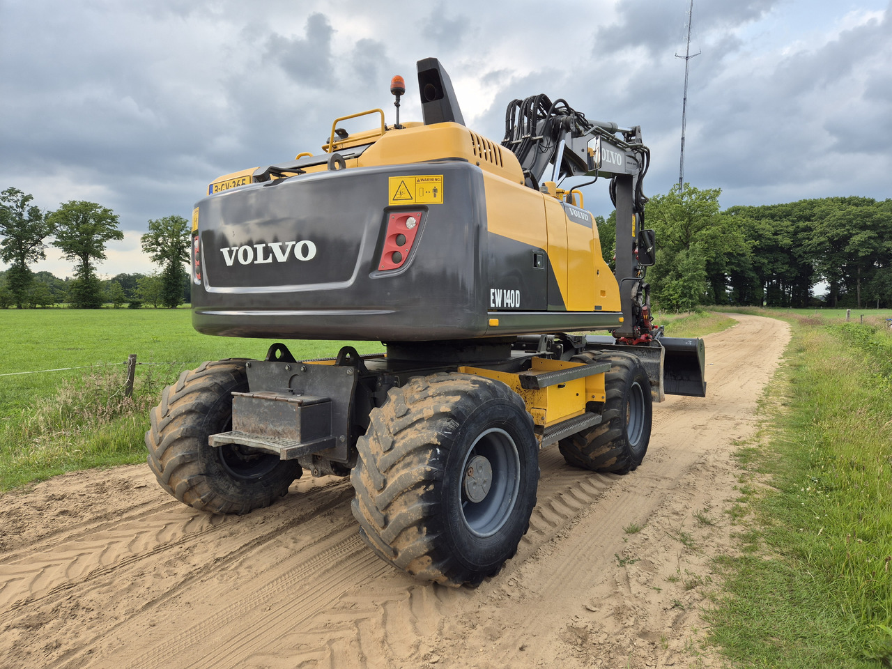 VOLVO EW 140 D Rototilt - 휠 굴삭기 : 사진 4 VOLVO EW 140 D Rototilt - 휠 굴삭기 : 사진 4