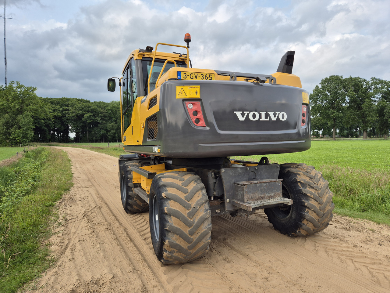 VOLVO EW 140 D Rototilt - 휠 굴삭기 : 사진 3 VOLVO EW 140 D Rototilt - 휠 굴삭기 : 사진 3