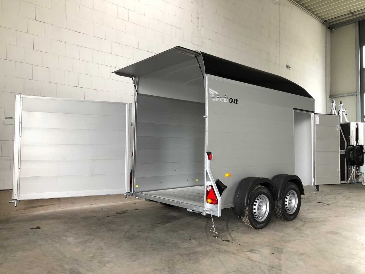 CHEVAL LIBERTE C500 Roadster 2 Türen Kofferanhänger - 오토바이 트레일러 : 사진 4 CHEVAL LIBERTE C500 Roadster 2 Türen Kofferanhänger - 오토바이 트레일러 : 사진 4