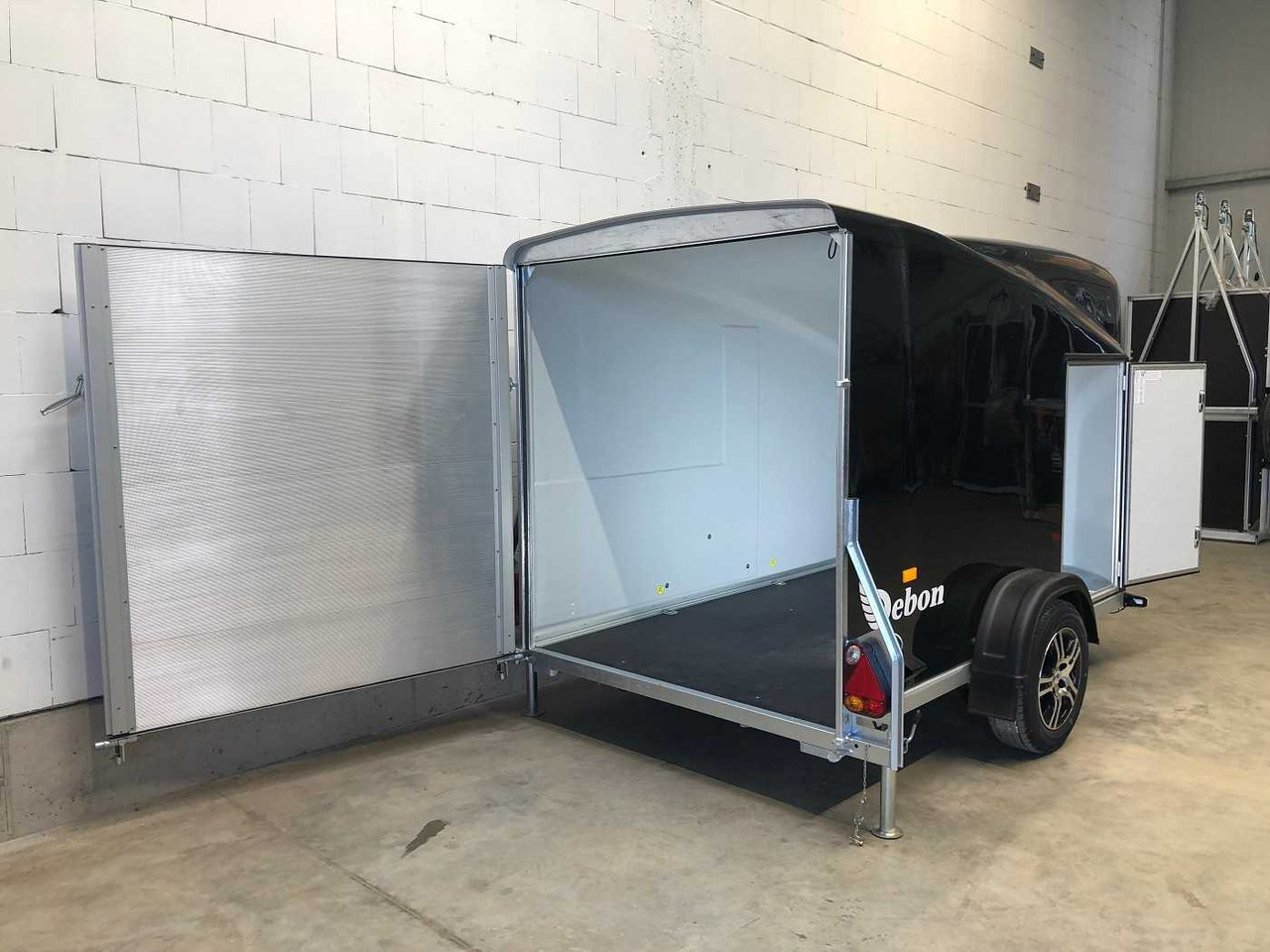 CHEVAL LIBERTE DEBON Cargo 1300.02+Tür Alu-Felgen Kofferanhänger - 밀폐형 박스 트레일러 : 사진 3 CHEVAL LIBERTE DEBON Cargo 1300.02+Tür Alu-Felgen Kofferanhänger - 밀폐형 박스 트레일러 : 사진 3