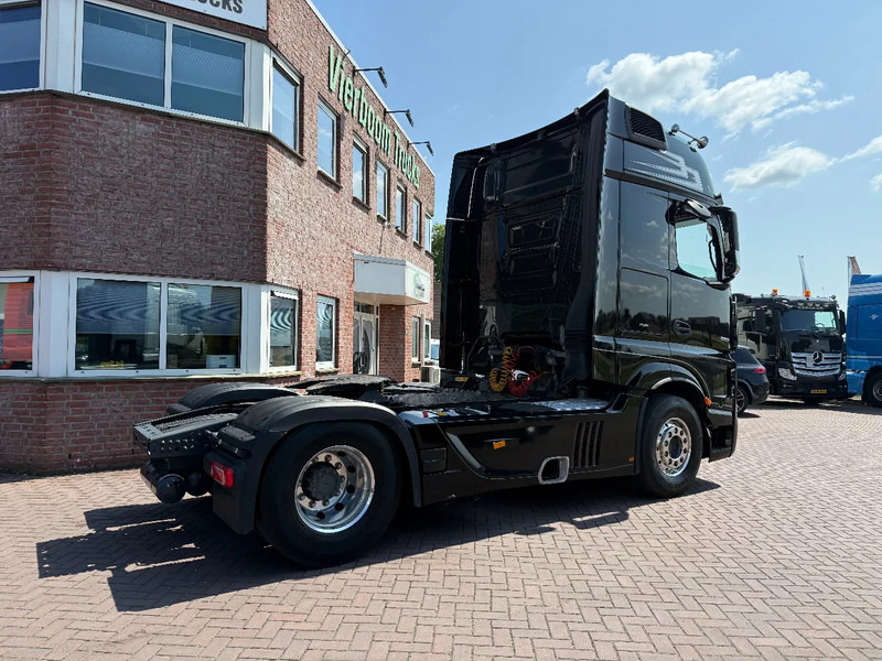 Mercedes-Benz Actros 1853 LS 4X2 "BLACK PEARL" EURO6D / FULL OPTIONS / RETARDER / ALCOA / LEATHER INTERIOR / ETC..... PERFECT CONDTION!!!!! - 트랙터 유닛 : 사진 5 Mercedes-Benz Actros 1853 LS 4X2 "BLACK PEARL" EURO6D / FULL OPTIONS / RETARDER / ALCOA / LEATHER INTERIOR / ETC..... PERFECT CONDTION!!!!! - 트랙터 유닛 : 사진 5