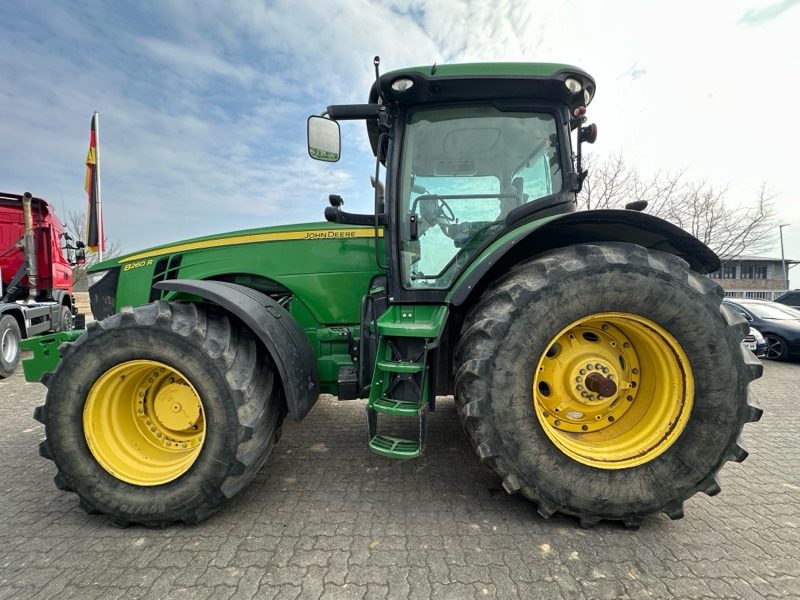 John Deere 8260R AutoPowr - 장궤형 트랙터 : 사진 5 John Deere 8260R AutoPowr - 장궤형 트랙터 : 사진 5