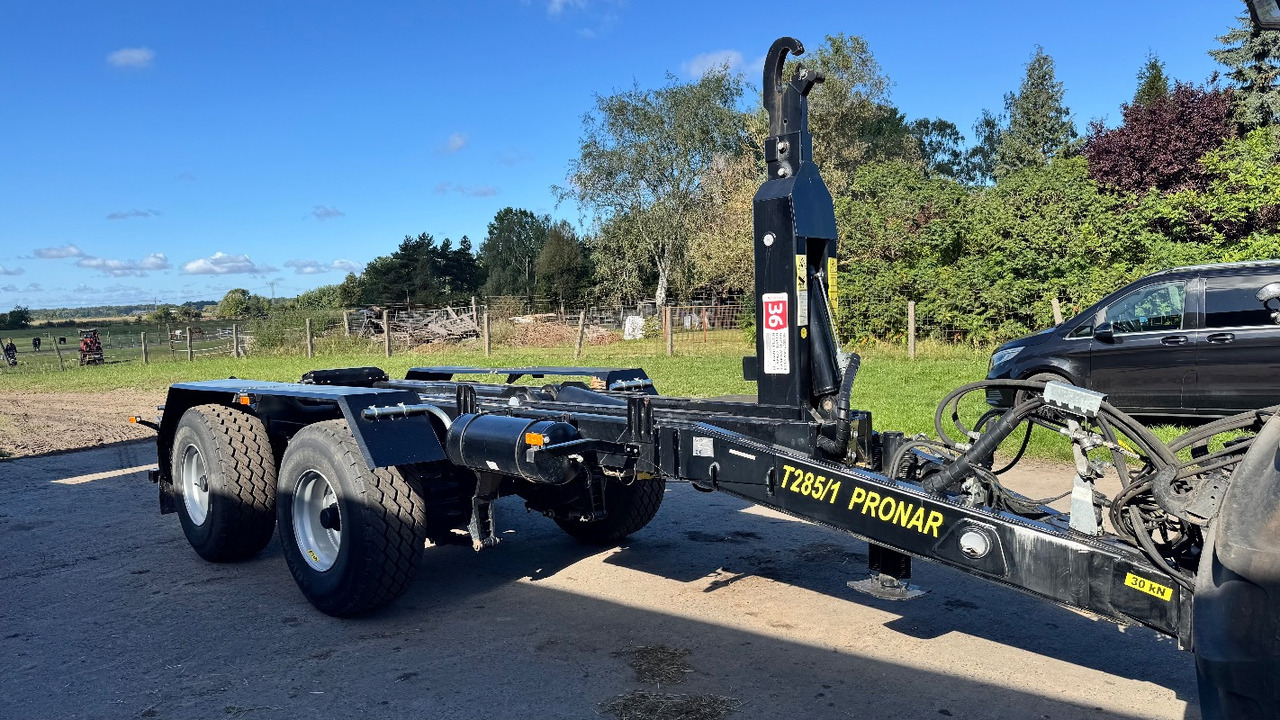 PRONAR T285/1 Hakenlift mit 2 Containern - 도구/ 장비 : 사진 1 PRONAR T285/1 Hakenlift mit 2 Containern - 도구/ 장비 : 사진 1