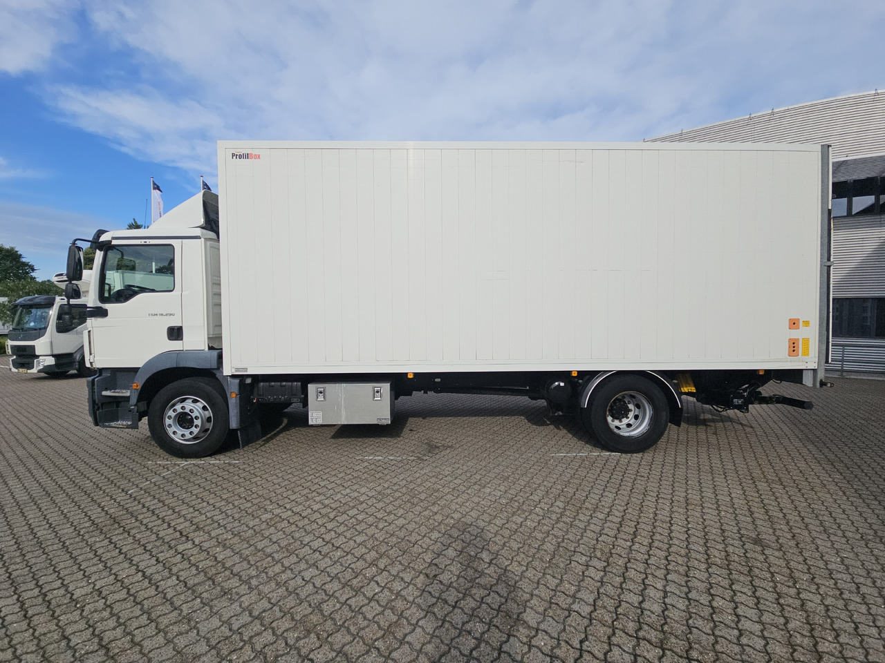 MAN TGM 18.290 - 박스 트럭 : 사진 2 MAN TGM 18.290 - 박스 트럭 : 사진 2