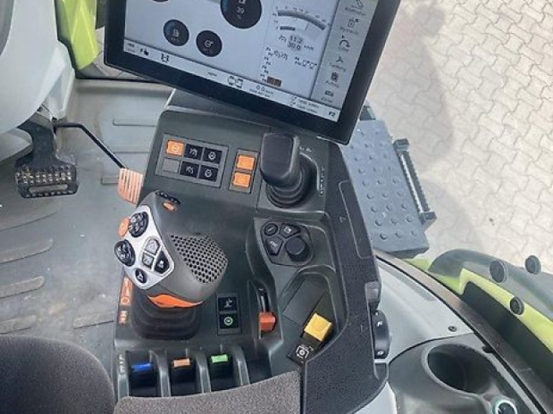 CLAAS Axion 850 CEBIS - 장궤형 트랙터 : 사진 3 CLAAS Axion 850 CEBIS - 장궤형 트랙터 : 사진 3