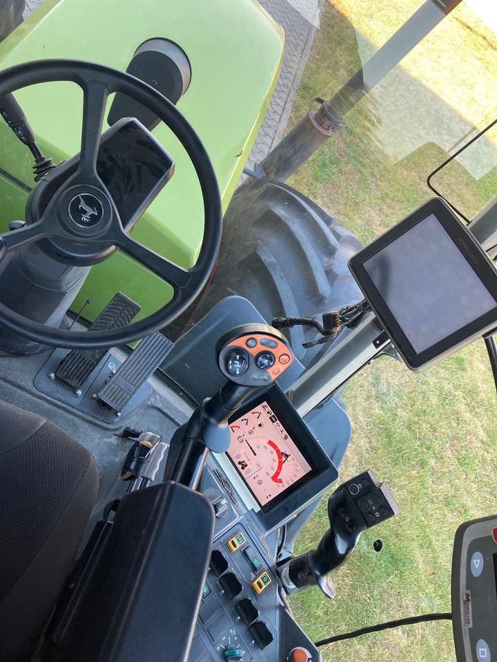 CLAAS Xerion 3800 TRAC VC - 장궤형 트랙터 : 사진 5 CLAAS Xerion 3800 TRAC VC - 장궤형 트랙터 : 사진 5