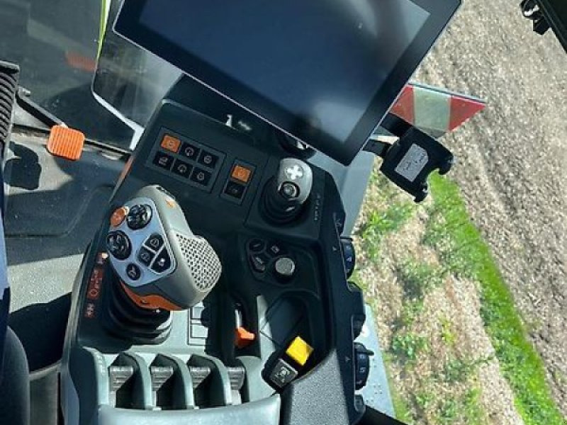 CLAAS Xerion 4200 Trac VC - 장궤형 트랙터 : 사진 3 CLAAS Xerion 4200 Trac VC - 장궤형 트랙터 : 사진 3
