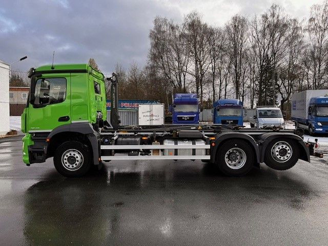 Mercedes-Benz Arocs 2643 Mit Meiller Abrollkipper Top - 후크 리프트 트럭 : 사진 4 Mercedes-Benz Arocs 2643 Mit Meiller Abrollkipper Top - 후크 리프트 트럭 : 사진 4