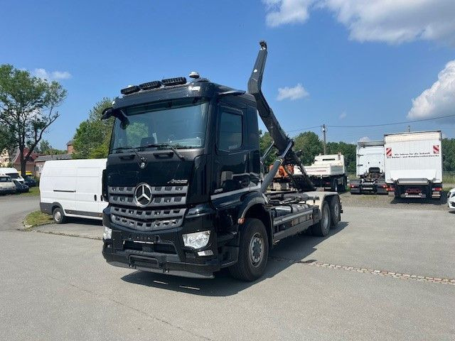 Mercedes-Benz Arocs 5 2651 HD Mit Meiller Abrollkipper - 후크 리프트 트럭 : 사진 3 Mercedes-Benz Arocs 5 2651 HD Mit Meiller Abrollkipper - 후크 리프트 트럭 : 사진 3