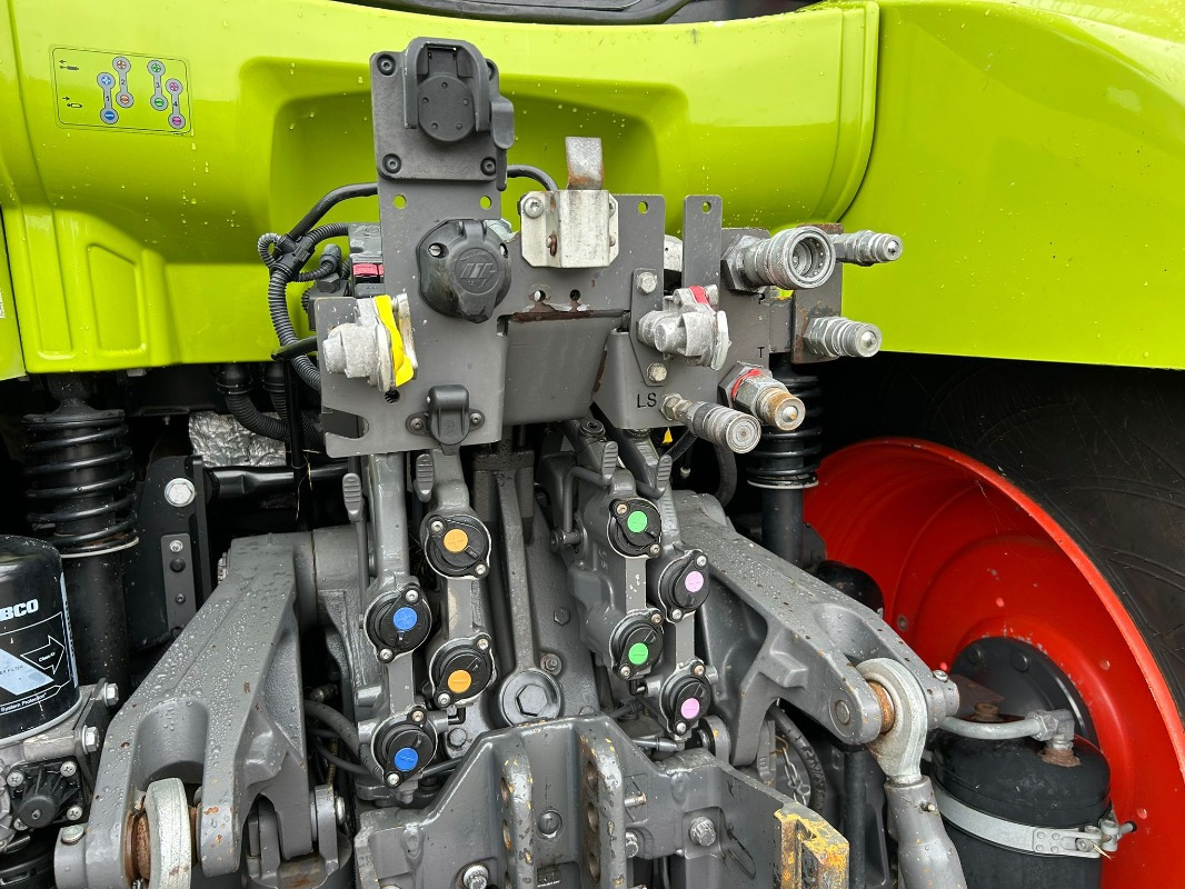CLAAS Arion 660 - 장궤형 트랙터 : 사진 4 CLAAS Arion 660 - 장궤형 트랙터 : 사진 4