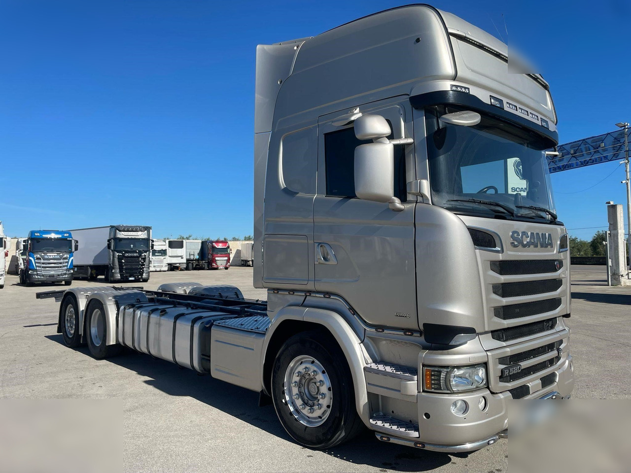SCANIA R580 - 캡 새시 트럭 : 사진 2 SCANIA R580 - 캡 새시 트럭 : 사진 2