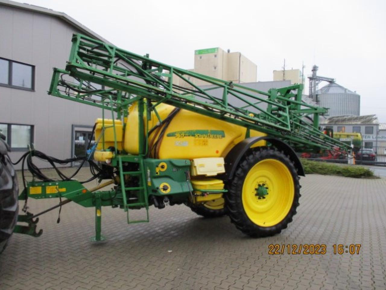 John Deere 740 - 견인 스프레이 : 사진 1 John Deere 740 - 견인 스프레이 : 사진 1