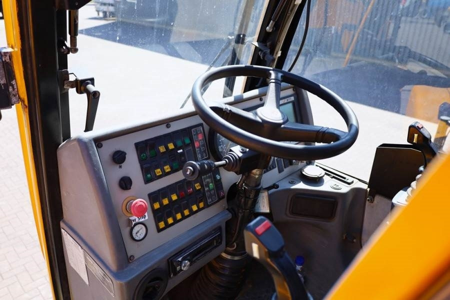 Demag AC30 City Diesel, 4x4x4 Drive, 30t Capacity, 25m M - 전천후 지형 크레인 : 사진 5 Demag AC30 City Diesel, 4x4x4 Drive, 30t Capacity, 25m M - 전천후 지형 크레인 : 사진 5