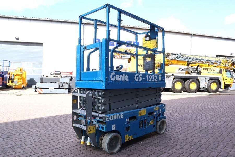 Genie GS1932 E-Drive Several In Stock, 8m Working Height - 시저 리프트 : 사진 2 Genie GS1932 E-Drive Several In Stock, 8m Working Height - 시저 리프트 : 사진 2